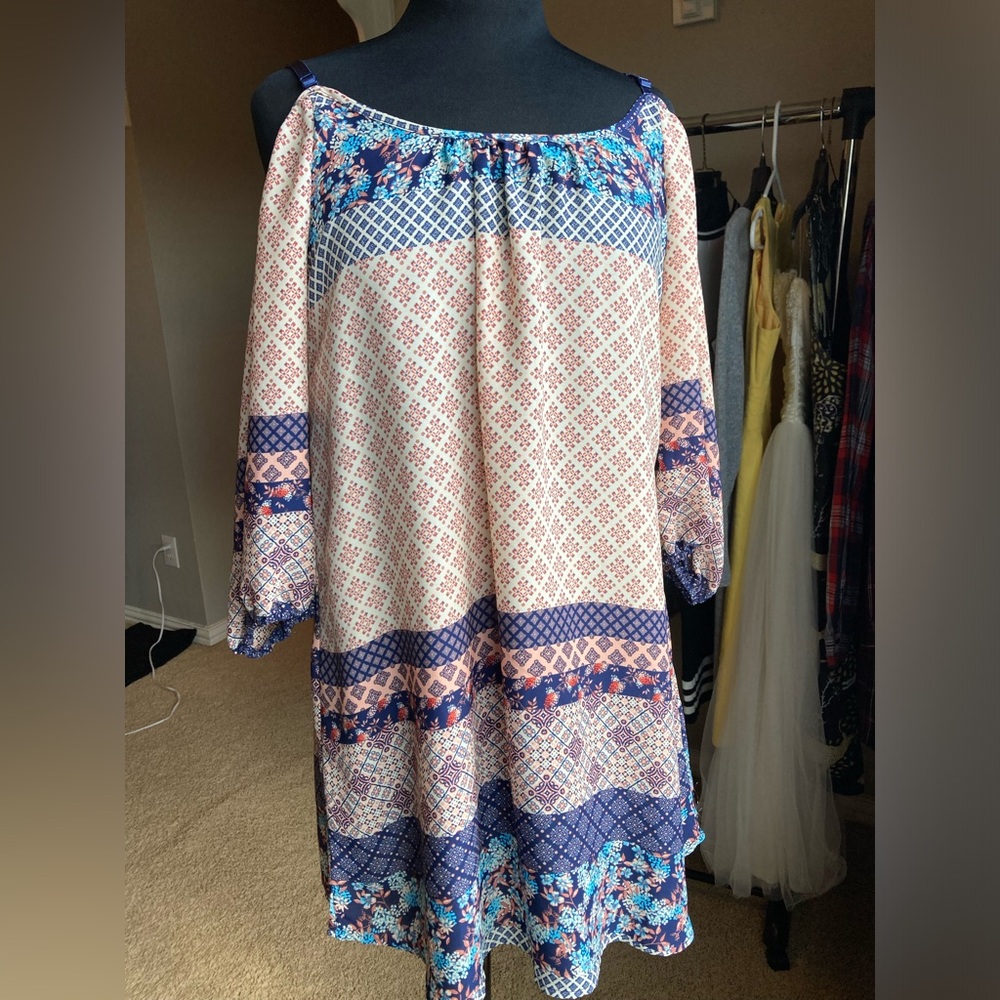 Bailey Blue Cold shoulder long sleeve tunic, great condition